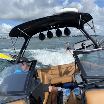 South Beach Wakesurf - Wakesurf in south beach - Boat Tours Near Me South Beach Wakesurf - Wakesurf in south beach - Boat Tours Near Me