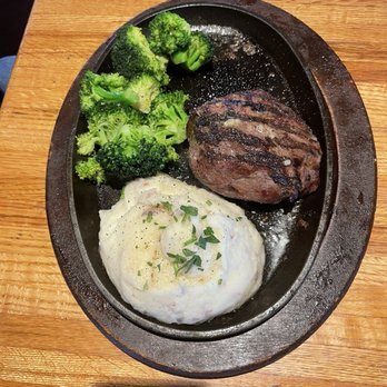 Applebee's Grill + Bar - 6 oz. Garlic Sirloin Skillet* - American Near Me - Chambersburg, Pennsylvania Applebee's Grill + Bar - 6 oz. Garlic Sirloin Skillet* - American Near Me - Chambersburg, Pennsylvania