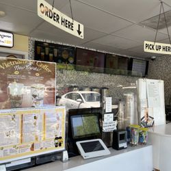 Happy Lemon - Ordering and pick up area