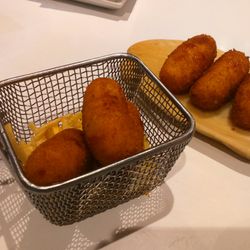 El Escaparate - Croquetas de jamón y de gambas al ajillo