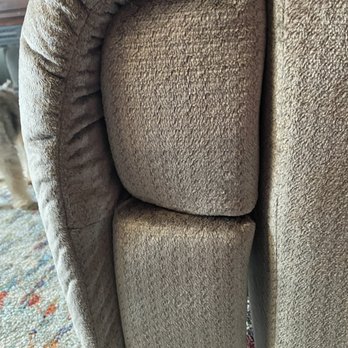 Ashley Store - Won't close completely - Furniture Stores Near Me - Austin, Texas