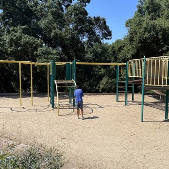 Oak Park Splash Pad - Older play structure...not super great - Parks Near Me - Oak Park, California Oak Park Splash Pad - Older play structure...not super great - Parks Near Me - Oak Park, California