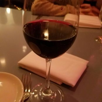 Skylark Diner - Vino rojo - Diners Near Me - Edison, New Jersey