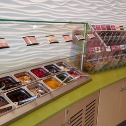 Menchie's Frozen Yogurt - Toppings options