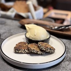 Horchata ice cream and warm cookies.