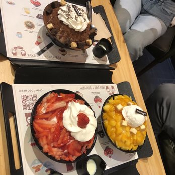 Sulbing Cafe - Trio of chocolate brownie, mango cheese and strawberry - Desserts Near Me - Burnaby, British Columbia