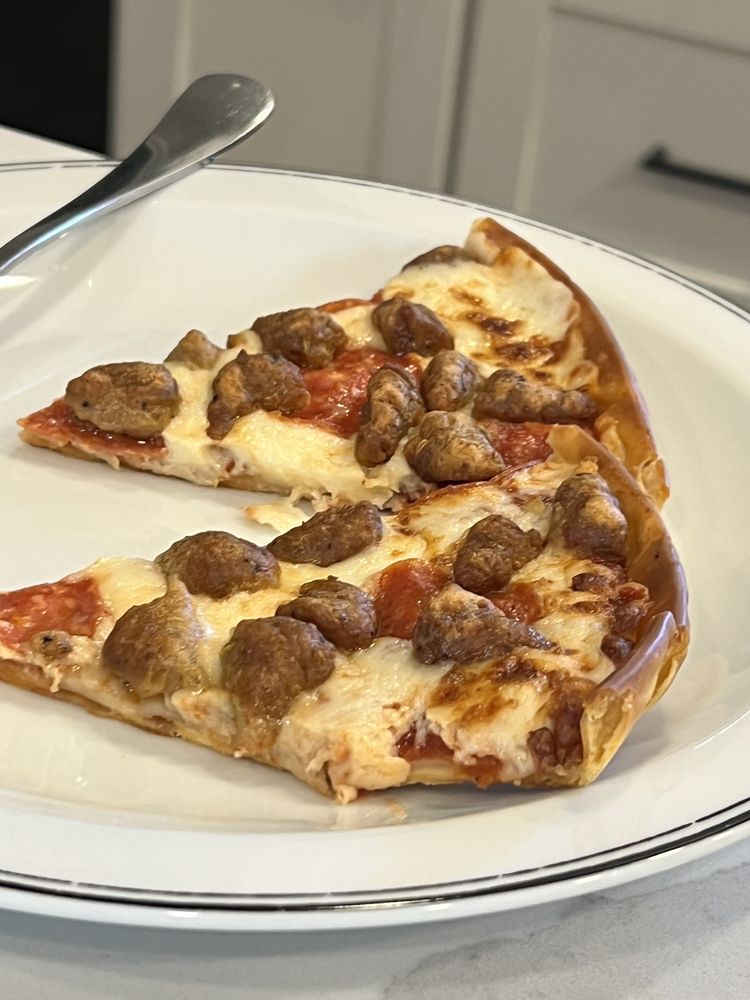 PIZZA HUT Updated July 2024 15 Photos & 21 Reviews 11380 Olio Rd