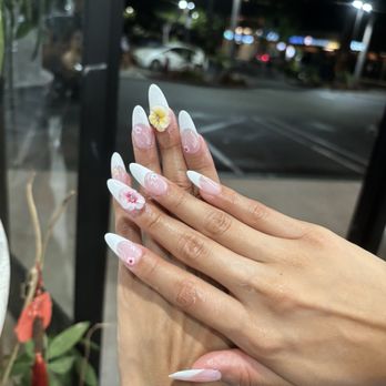 Unique Nails - Nail Salons Near Me - Irvine, California
