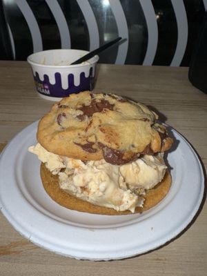 Insomnia Cookies by null