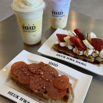 Heuk Hwa Dang - Pepperoni Croffle, strawberry banana croffle, Aurora Mango milk, mango yogurt smoothie - Desserts Near Me - Milpitas, California