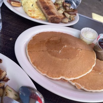 Millie's Cafe - Short Stack & California Omelette - Breakfast & Brunch Near Me - Los Angeles, California Millie's Cafe - Short Stack & California Omelette - Breakfast & Brunch Near Me - Los Angeles, California