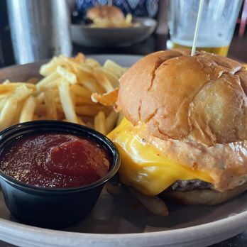 Common Theory - Happy hour Smash Burger and fries - Gastropubs Near Me - San Diego, California Common Theory - Happy hour Smash Burger and fries - Gastropubs Near Me - San Diego, California