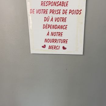 Casse Croûte Chez Jojo - a sign on a wall - Hot Dogs Near Me - Nominingue, Quebec