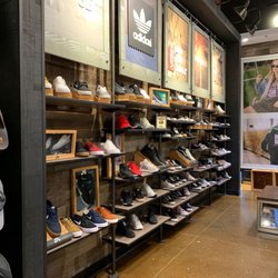 Tillys - Shoe wall