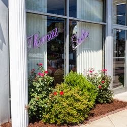 J Thomas Salon - J Thomas Salon