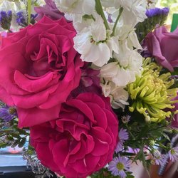 Roca Floral - Still gorgeous after 5 days! Exquisite flowers from a very talented arranger.