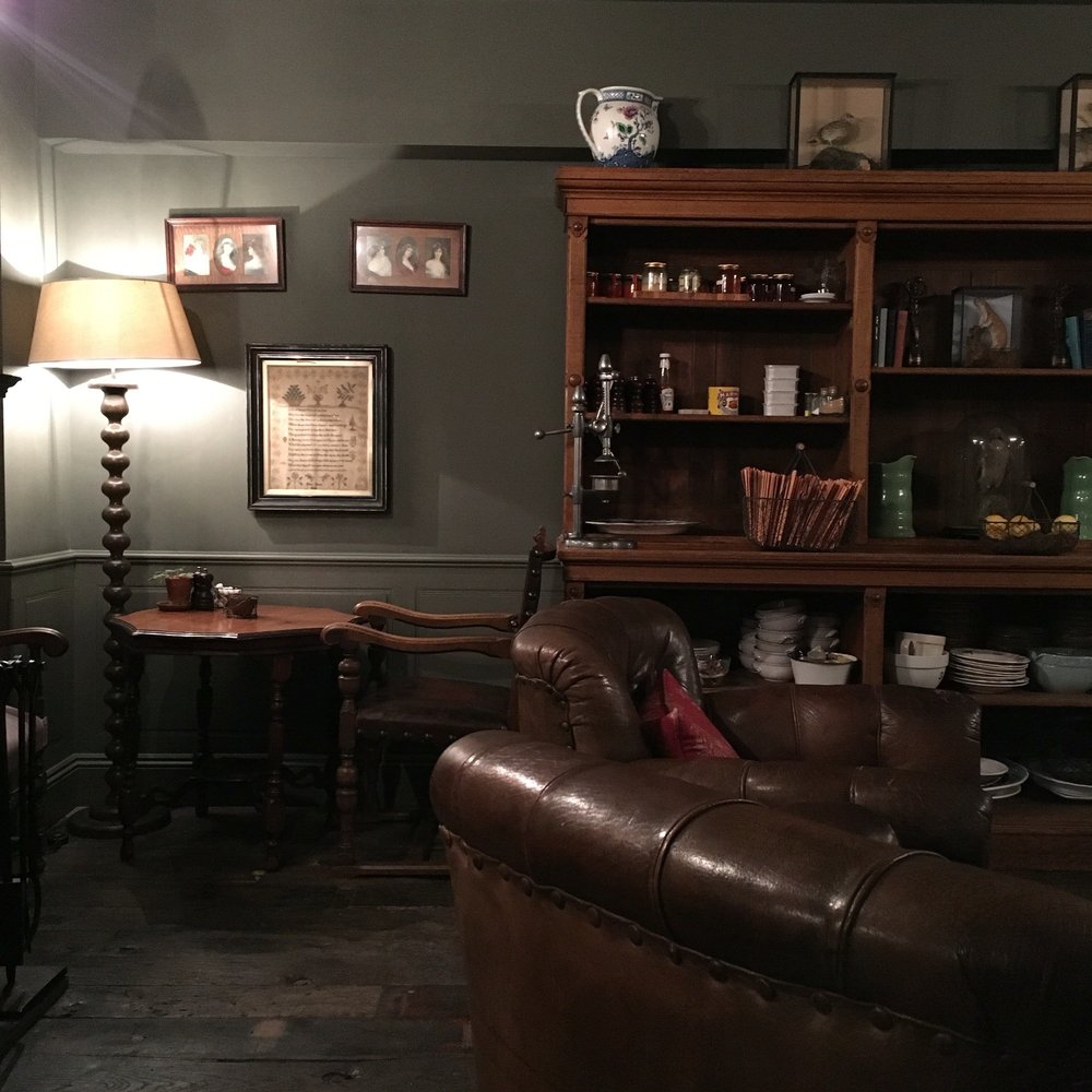 The Pig in the Wall - The lounge/restaurant/bar area. - Hotels Near Me - Southampton, STH