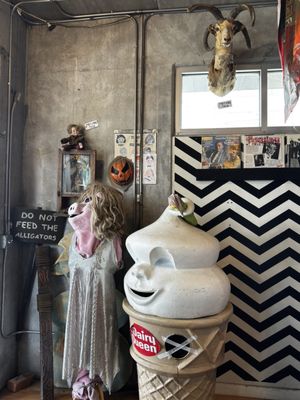 Graveface Records & Curiosities by null