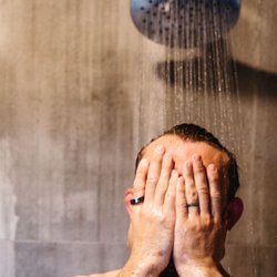 Kosa Spa - Cold rain shower in steam room