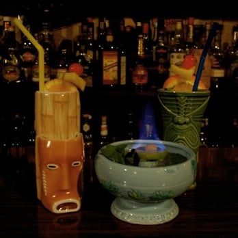 Globetrotter Bar-Restaurant - Unsere schönen Tiki Mugs - Cocktail Bars Near Me - Konstanz, BW