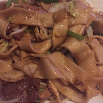 Dumpling Inn - Deluxe Chow Mein with Beef - Chinese Near Me - San Diego, California