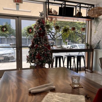 Fig & Ginger - View outside - Breakfast & Brunch Near Me - Honolulu, Hawaii