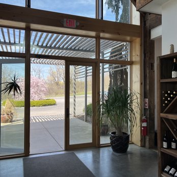 Ryan William Vineyard - Wine Tasting Room Near Me - Burdett, New York