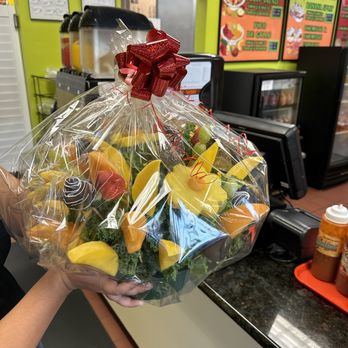 Que Mango - a woman holding a basket of fruit - Juice Bars & Smoothies Near Me - Indio, California Que Mango - a woman holding a basket of fruit - Juice Bars & Smoothies Near Me - Indio, California