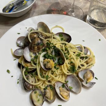 Osteria Fanal Del Codega - Spaghetti and clams - yum!! - Restaurants Near Me - Venezia, VE