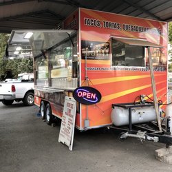 El Primo Hot Dogs & Elotes - Outside of truck