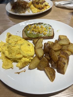 NONIS BRUNCH HOUSE by null