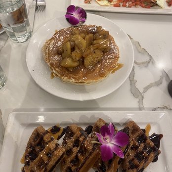 SweetDiner - Churro Waffle, Caramel Apple Pancake, Classic Avocado Toast - Diners Near Me - Milwaukee, Wisconsin SweetDiner - Churro Waffle, Caramel Apple Pancake, Classic Avocado Toast - Diners Near Me - Milwaukee, Wisconsin