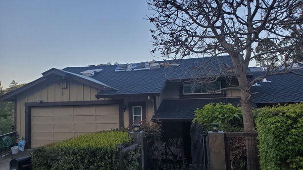 Hallmark Roofing Logo