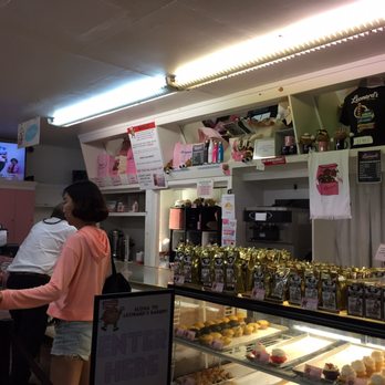 Leonard's Bakery - Check out - Bakeries Near Me - Honolulu, Hawaii Leonard's Bakery - Check out - Bakeries Near Me - Honolulu, Hawaii