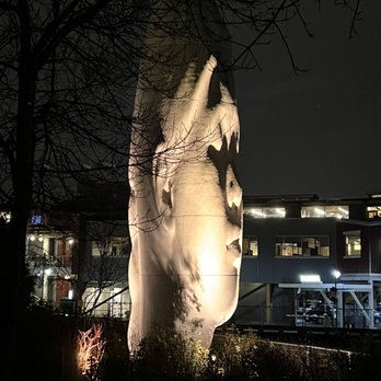 AQUA by El Gaucho - Sculpture nearby - Seafood Near Me - Seattle, Washington