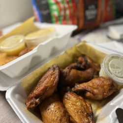 Daddy D’s BBQ - Wings with a side of blue cheese