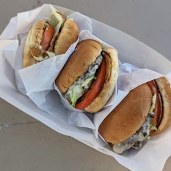 Out & About Burgers - Deluxe Grilled Cheese and Double Cheeseburgers | Instagram: @telephonesmoothie