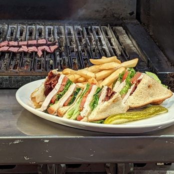 Pinecrest Diner - A beautiful BLT club sandwich - Diners Near Me - San Francisco, California Pinecrest Diner - A beautiful BLT club sandwich - Diners Near Me - San Francisco, California