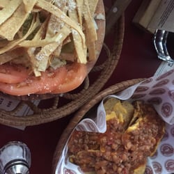Hamburgueseria Nacional - Nachos y ensalada