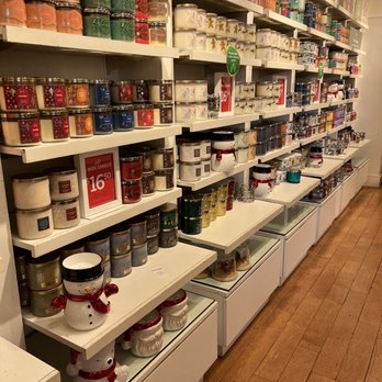 Bath & Body Works - Candle wall - Cosmetics & Beauty Supply Near Me - Emeryville, California
