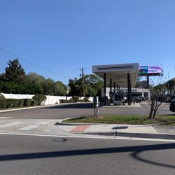 7-Eleven - Entrance off of Westshore