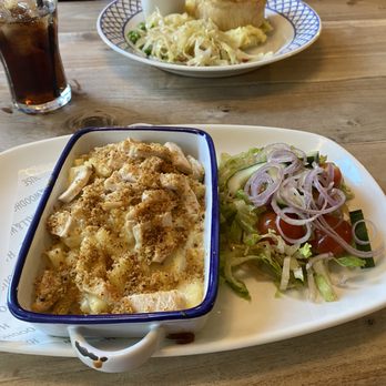 Prince Edward - Mac and cheese with chicken.  WOW! - Pubs Near Me - London, XGL