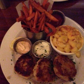 Rock'N Fish - Crab cakes with Mac n cheese and sweet potato fries - Seafood Near Me - Manhattan Beach, California Rock'N Fish - Crab cakes with Mac n cheese and sweet potato fries - Seafood Near Me - Manhattan Beach, California