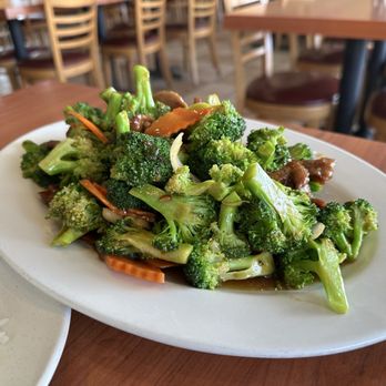 Pho Island Restaurant - Beef and broccoli - Vietnamese Near Me - Ontario, California