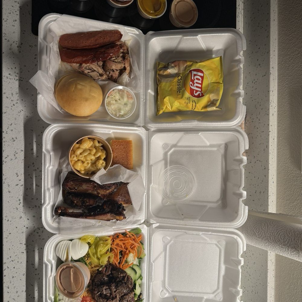 Red House BBQ - Pulled Chicken Sandwich with Sausage & Gluten Free Bun - Pork Ribs, Mac-n-cheese, 1/4 Chicken, Cornbread - Brisket BBQ Chopped Salad - Barbeque Near Me - Tehachapi, California Red House BBQ - Pulled Chicken Sandwich with Sausage & Gluten Free Bun - Pork Ribs, Mac-n-cheese, 1/4 Chicken, Cornbread - Brisket BBQ Chopped Salad - Barbeque Near Me - Tehachapi, California