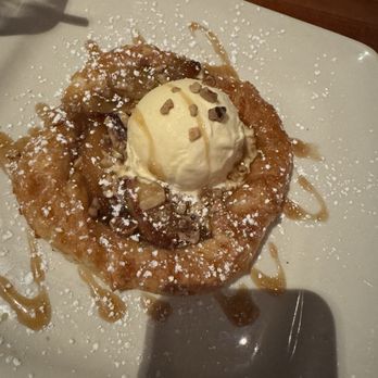 The White Chocolate Grill - Apple pie a la mode - American Near Me - Phoenix, Arizona The White Chocolate Grill - Apple pie a la mode - American Near Me - Phoenix, Arizona
