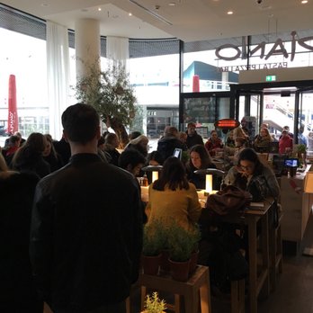 Vapiano - The queue to pay and enter to get your card - Italian Near Me - Berlin, BE
