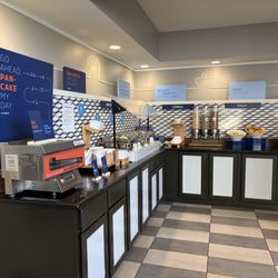 Holiday Inn Express & Suites Bucyrus - Express Breakfast