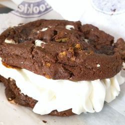 Insomnia Cookies