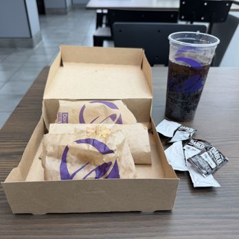 Taco Bell - Deluxe Classic Luxe Box - Fast Food Near Me - Redmond, Washington Taco Bell - Deluxe Classic Luxe Box - Fast Food Near Me - Redmond, Washington